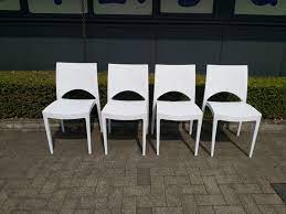 tafels en stoelen verhuur